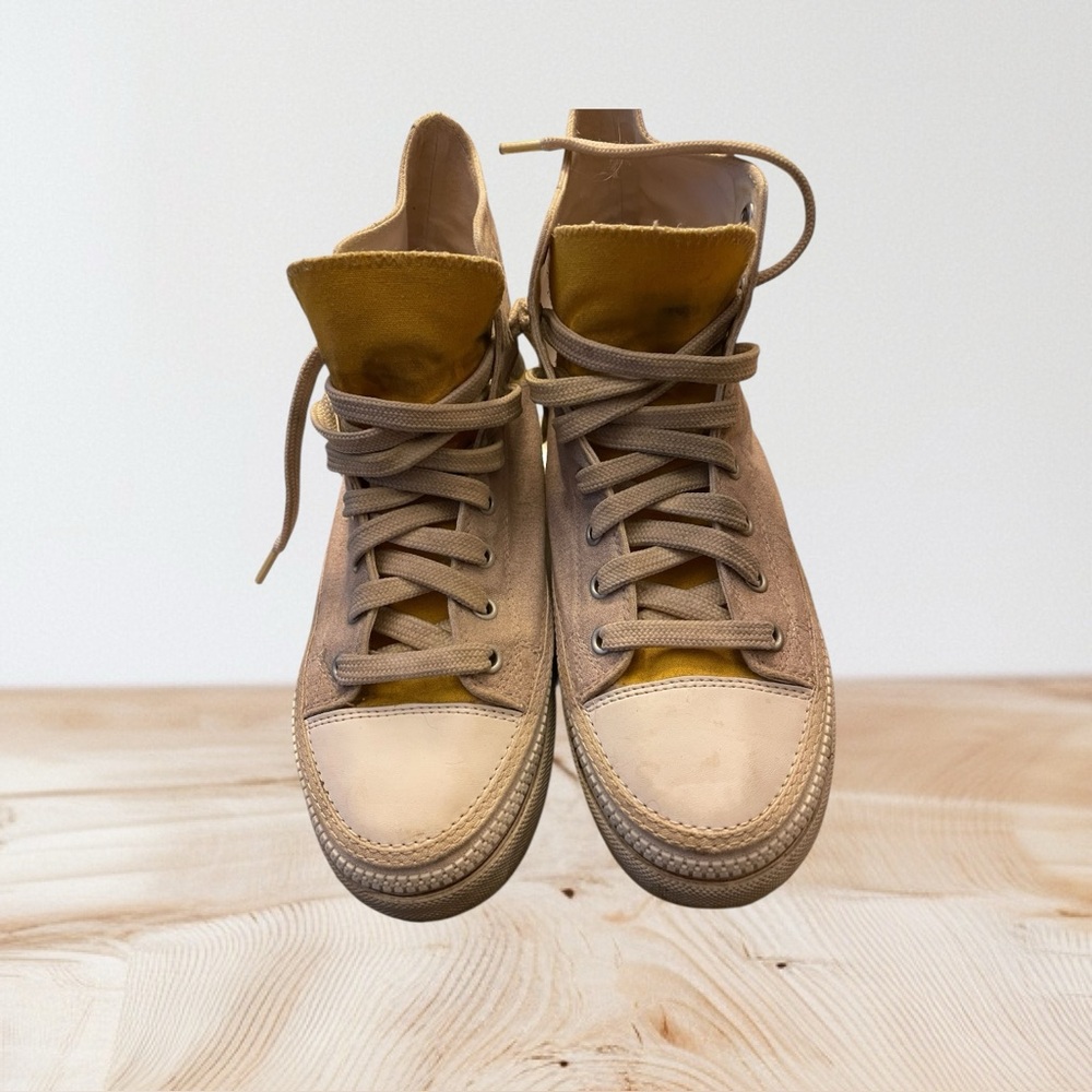 Size 9 Women’s Whimsical Cat Sneakers